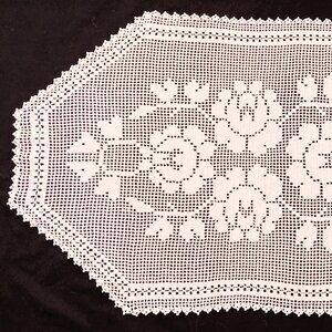 VTG Ecru Handmade Filet Crochet Table Runner Scarf Roses 20" x 40" Art Deco Mint
